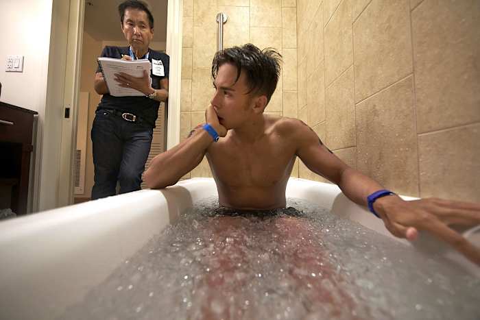 2014-Apolo-Ohno-ice-tub-X158625_TK3_4179.jpg